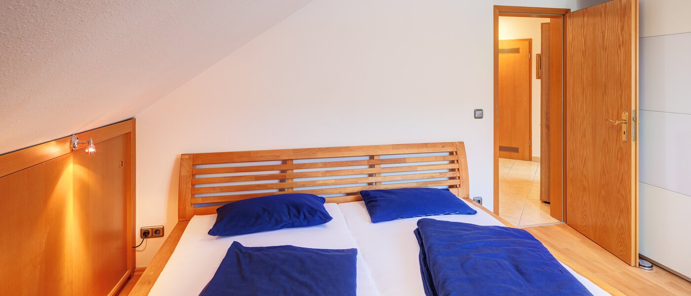 アティック・フラット（屋根裏） München Neufahrn b. Freising 02 寝室 14673