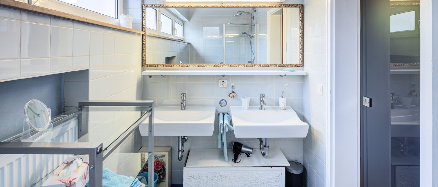 テラスハウス角住宅 Unterhaching 02 1つめの浴室 14690