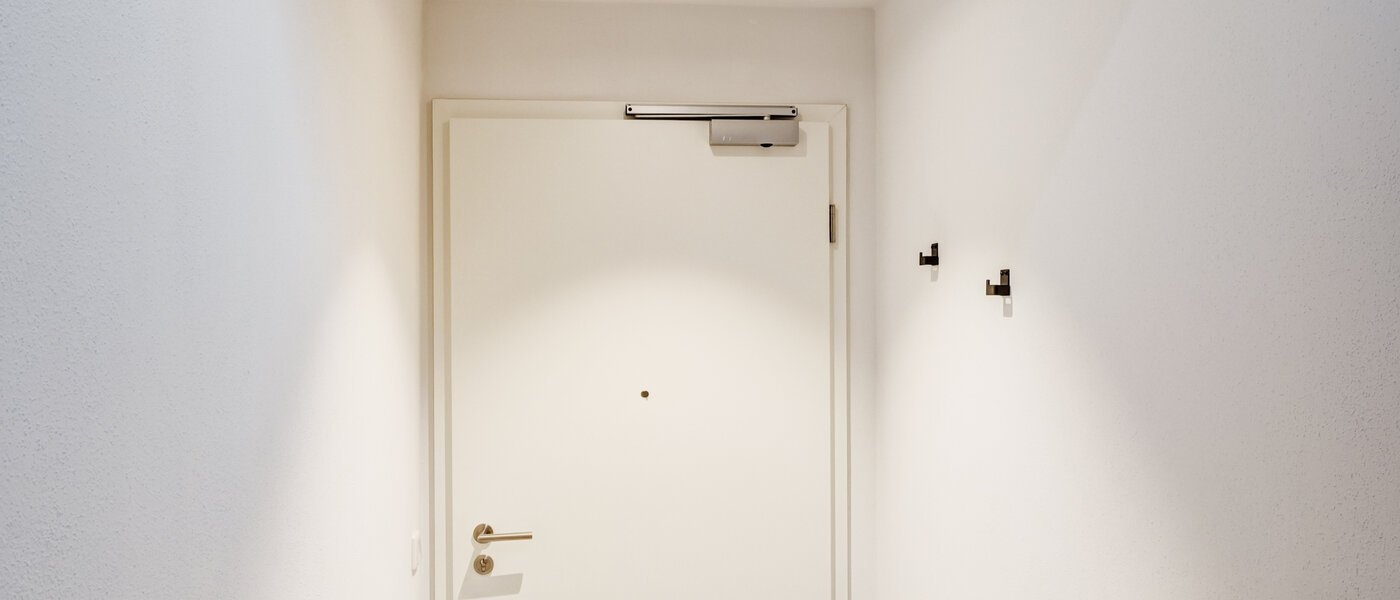 アティック・フラット（屋根裏） München Allach 01 玄関入り口 14692