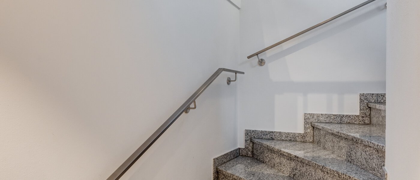 アティック・フラット（屋根裏） München Allach 02 玄関入り口 14692