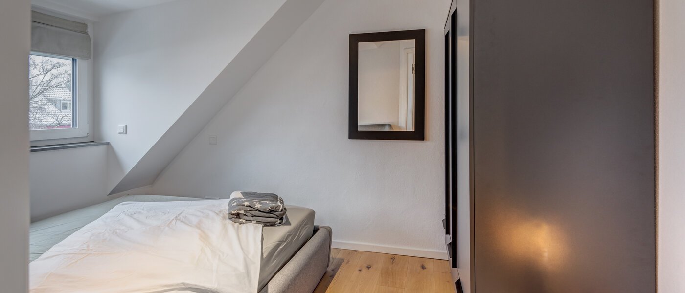 アティック・フラット（屋根裏） München Allach 02 寝室 14692