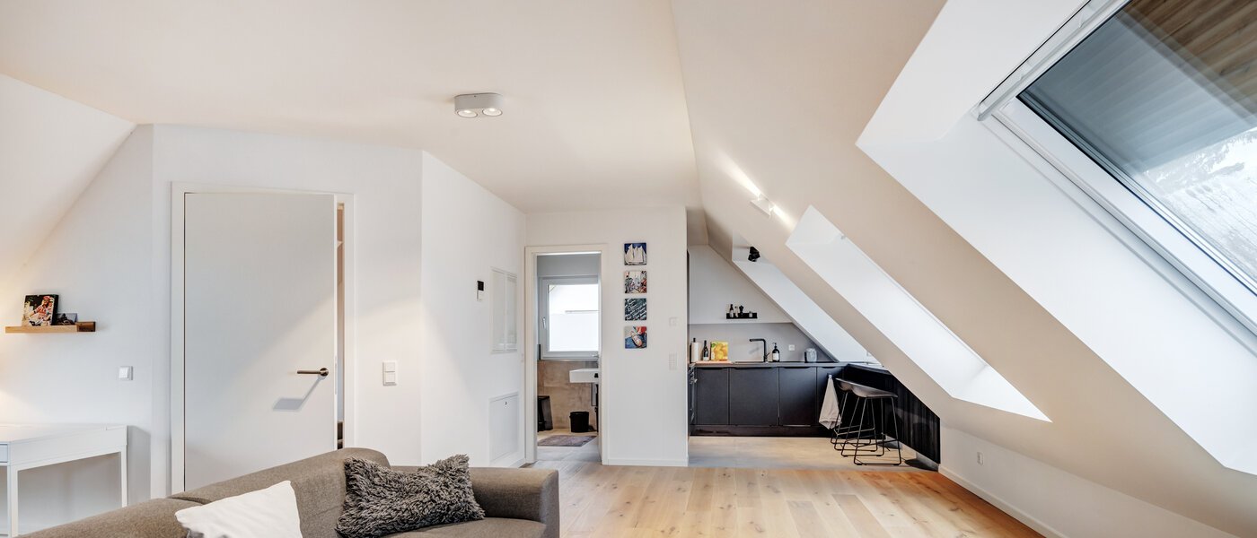 アティック・フラット（屋根裏） München Allach 03 リビングエリア 14692