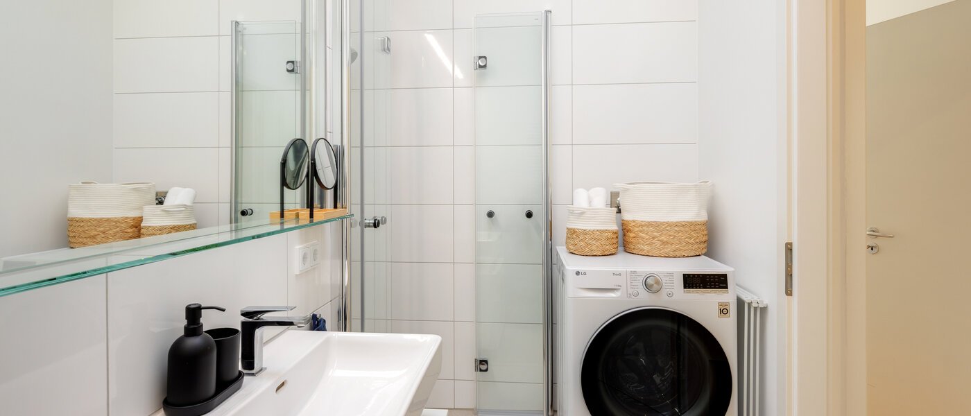 アティック・フラット（屋根裏） München Neuhausen 02 浴室 14695