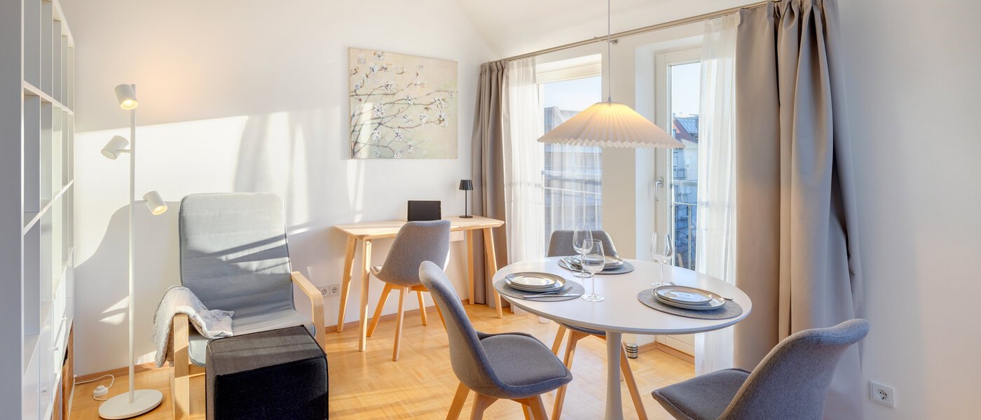 アティック・フラット（屋根裏） München Neuhausen 02 リビングエリア 14695