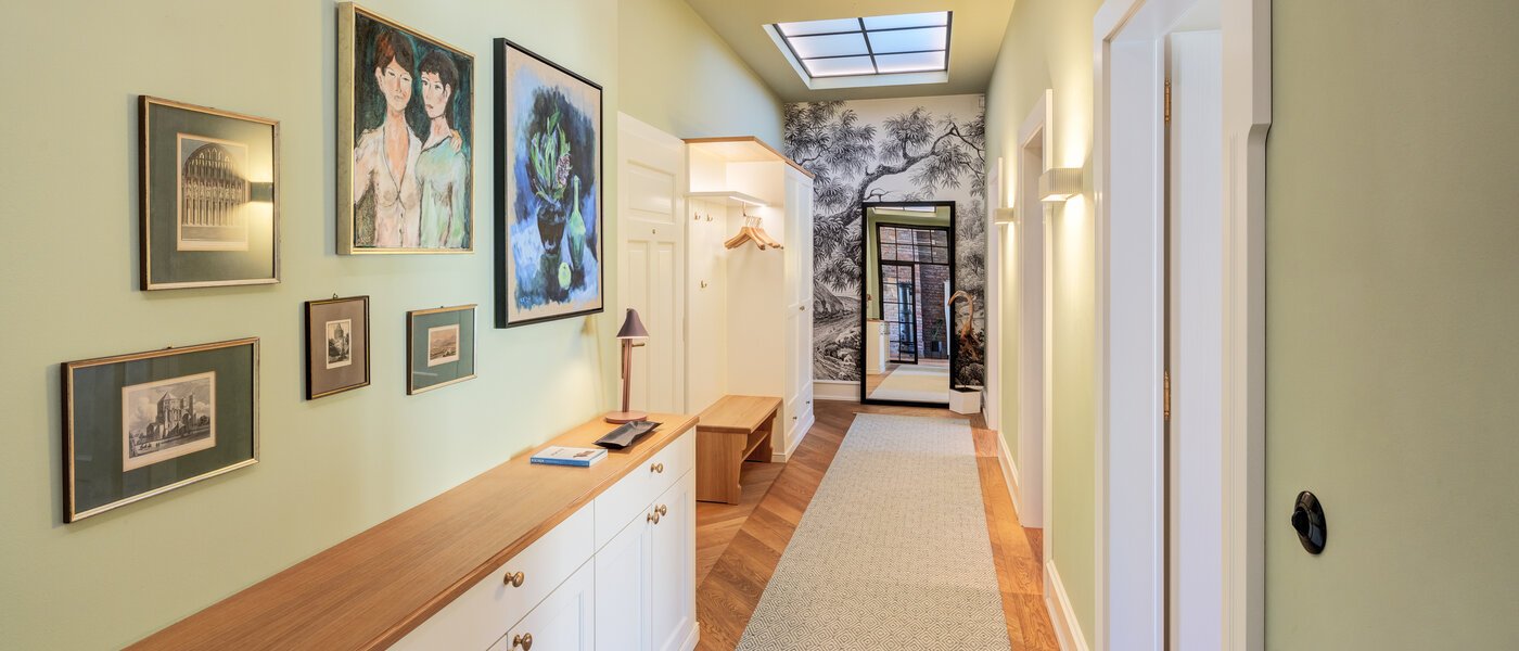 アティック・フラット（屋根裏） München Neuhausen 01 玄関入り口 14709