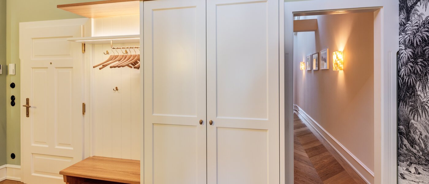 アティック・フラット（屋根裏） München Neuhausen 03 玄関入り口 14709