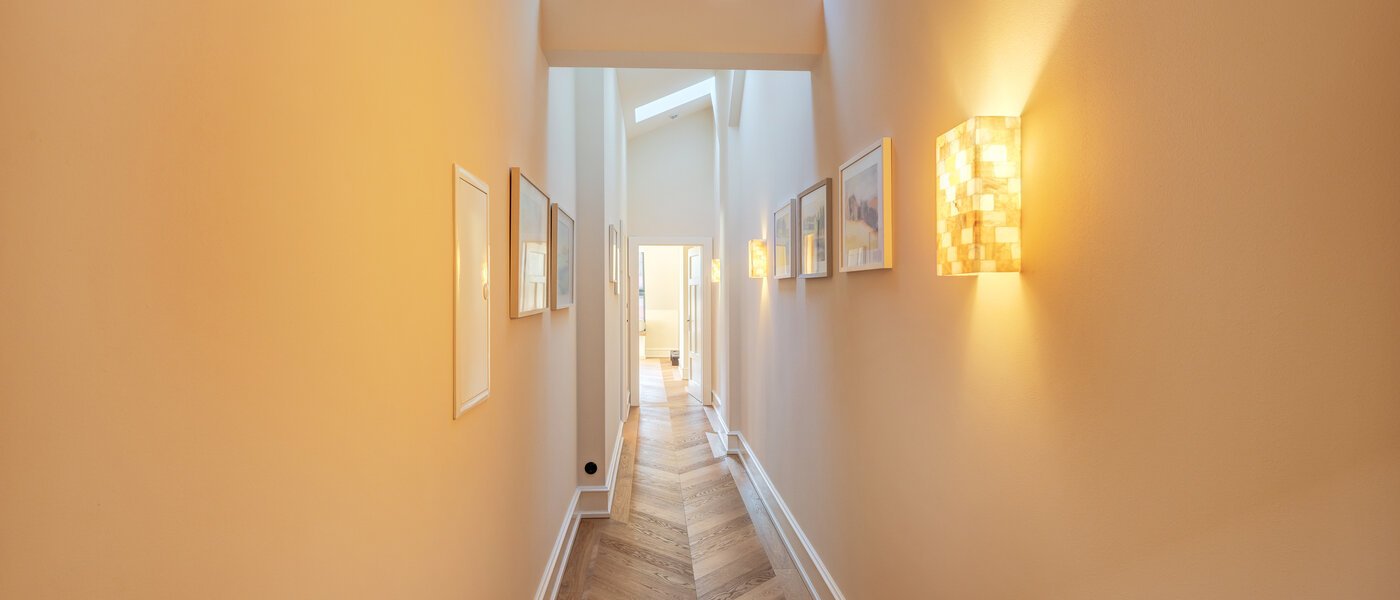 アティック・フラット（屋根裏） München Neuhausen 06 玄関入り口 14709