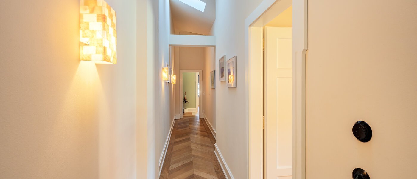 アティック・フラット（屋根裏） München Neuhausen 07 玄関入り口 14709