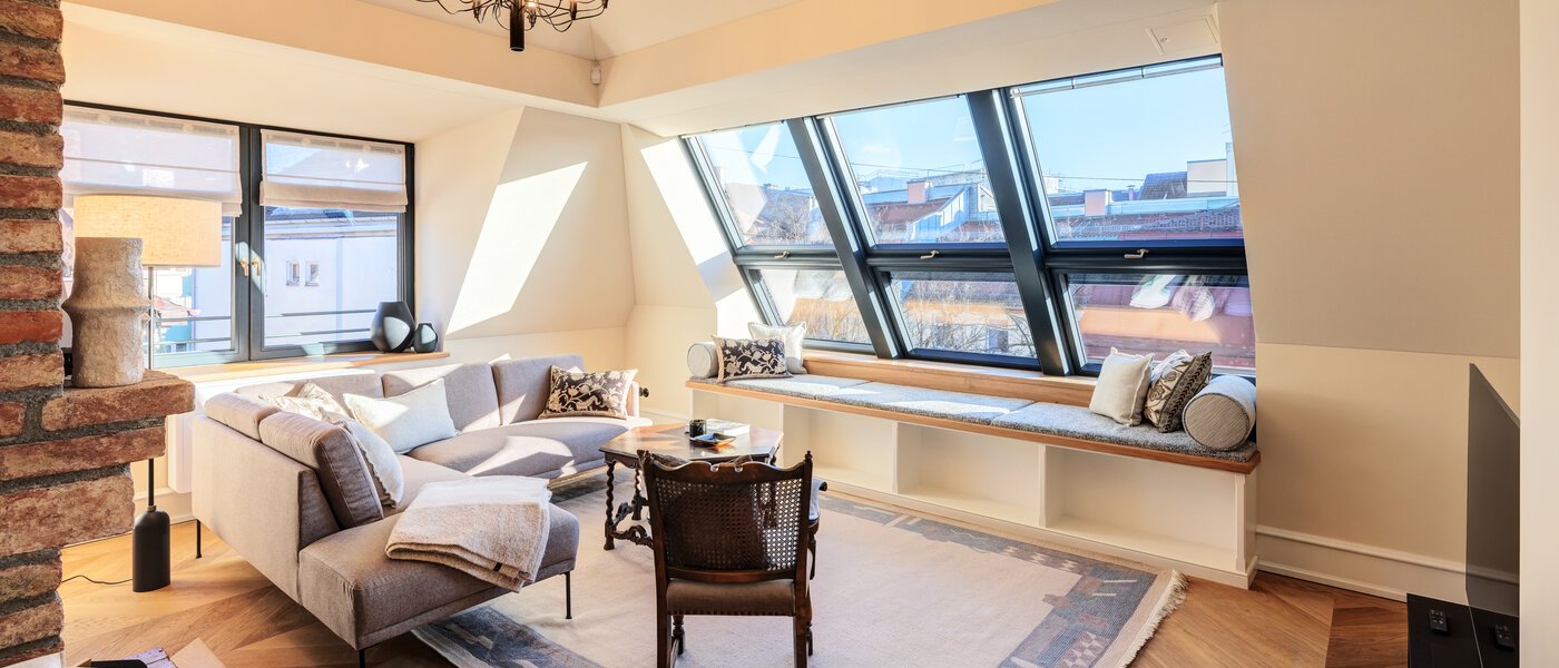 アティック・フラット（屋根裏） München Neuhausen 01 リビングエリア 14709