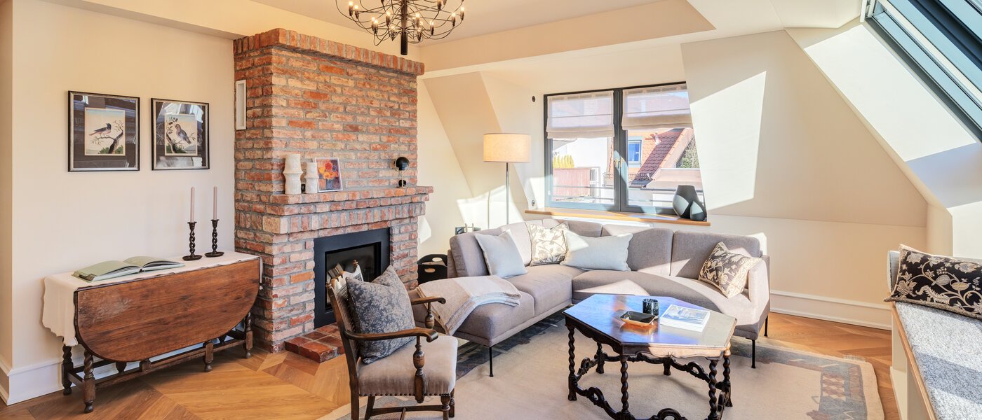 アティック・フラット（屋根裏） München Neuhausen 02 リビングエリア 14709