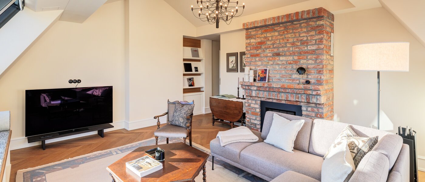 アティック・フラット（屋根裏） München Neuhausen 04 リビングエリア 14709