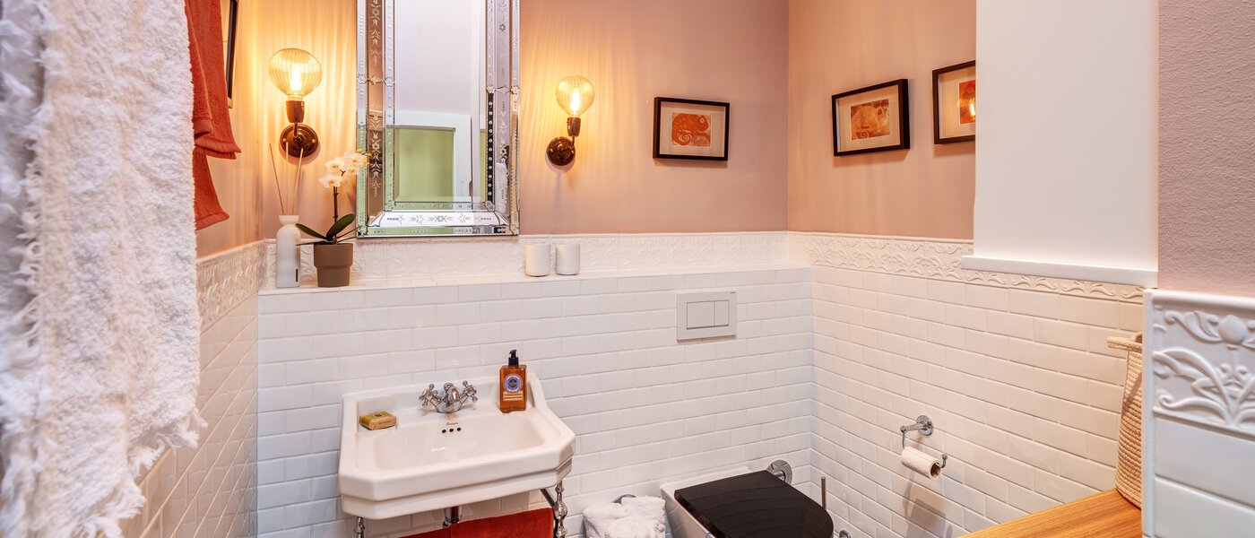 アティック・フラット（屋根裏） München Neuhausen 04 1つめの浴室 14709