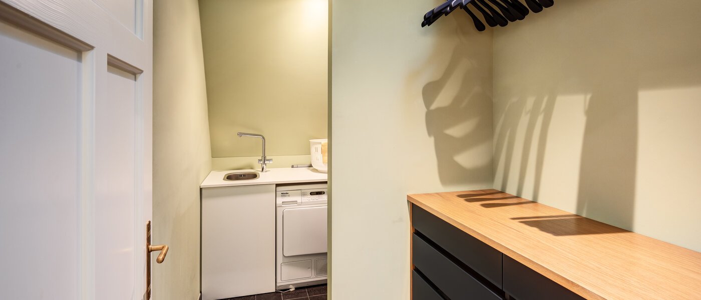 アティック・フラット（屋根裏） München Neuhausen 01 家事室 14709