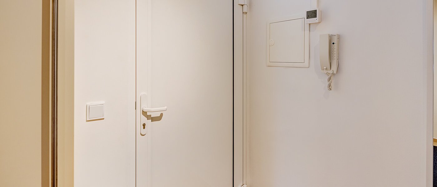 マンション München Schwabing (links der Leopoldstraße) 03 玄関入り口 14718