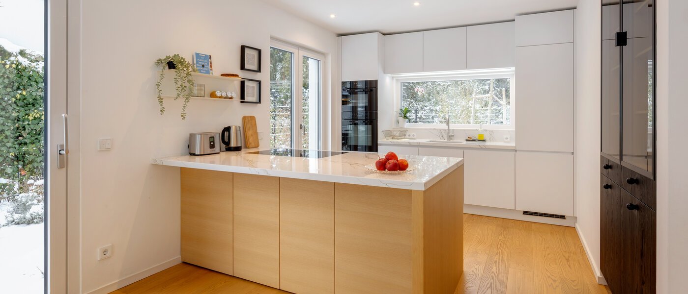 セミ・デタッチド・ハウス（一戸建てを二つに分けた家屋） München Pasing 04 キッチン 14721