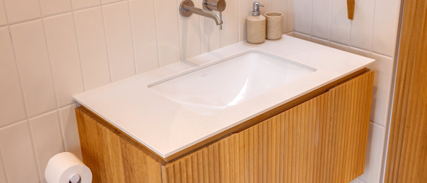 セミ・デタッチド・ハウス（一戸建てを二つに分けた家屋） München Pasing 02 ２つめの浴室 14721