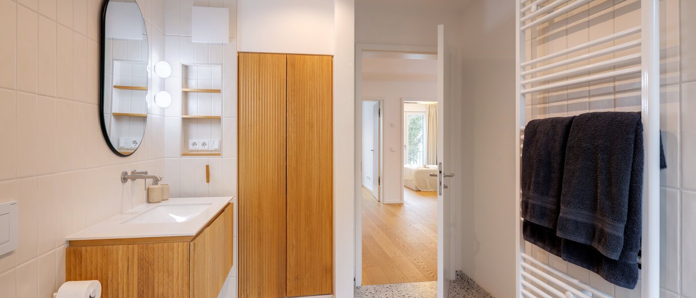 セミ・デタッチド・ハウス（一戸建てを二つに分けた家屋） München Pasing 04 ２つめの浴室 14721