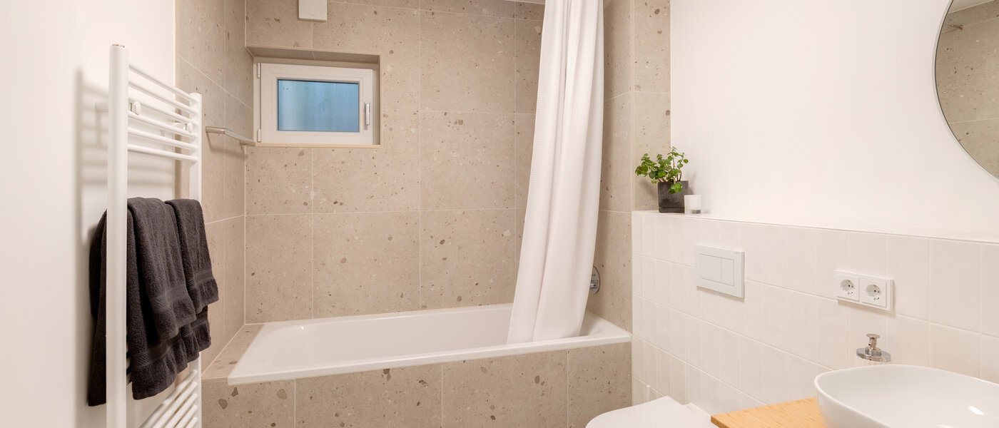 セミ・デタッチド・ハウス（一戸建てを二つに分けた家屋） München Pasing 01 3つめの浴室 14721