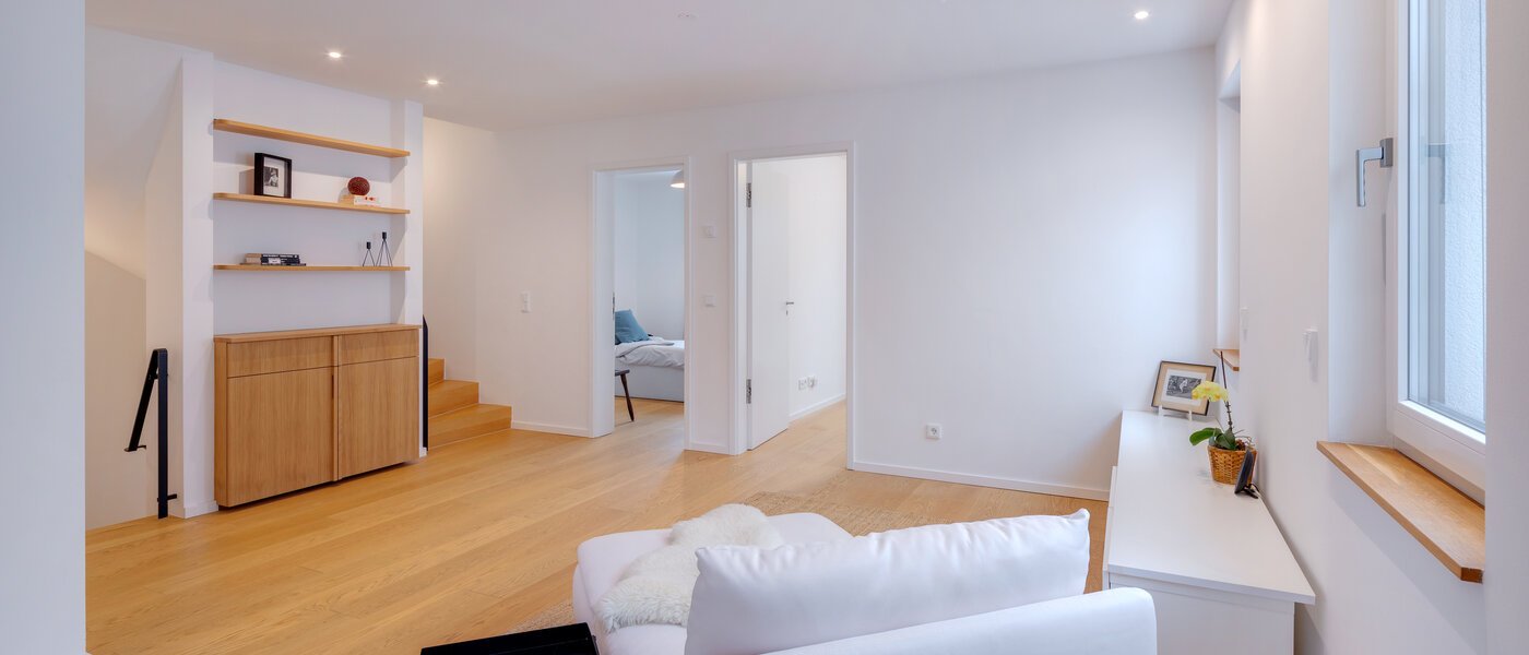 セミ・デタッチド・ハウス（一戸建てを二つに分けた家屋） München Pasing 04 玄関入り口 14721