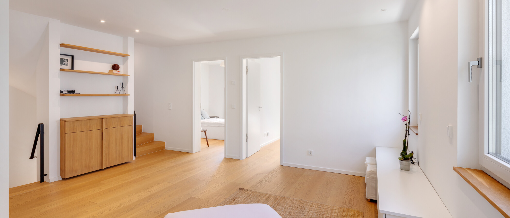 セミ・デタッチド・ハウス（一戸建てを二つに分けた家屋） München Pasing 04 玄関入り口 14721