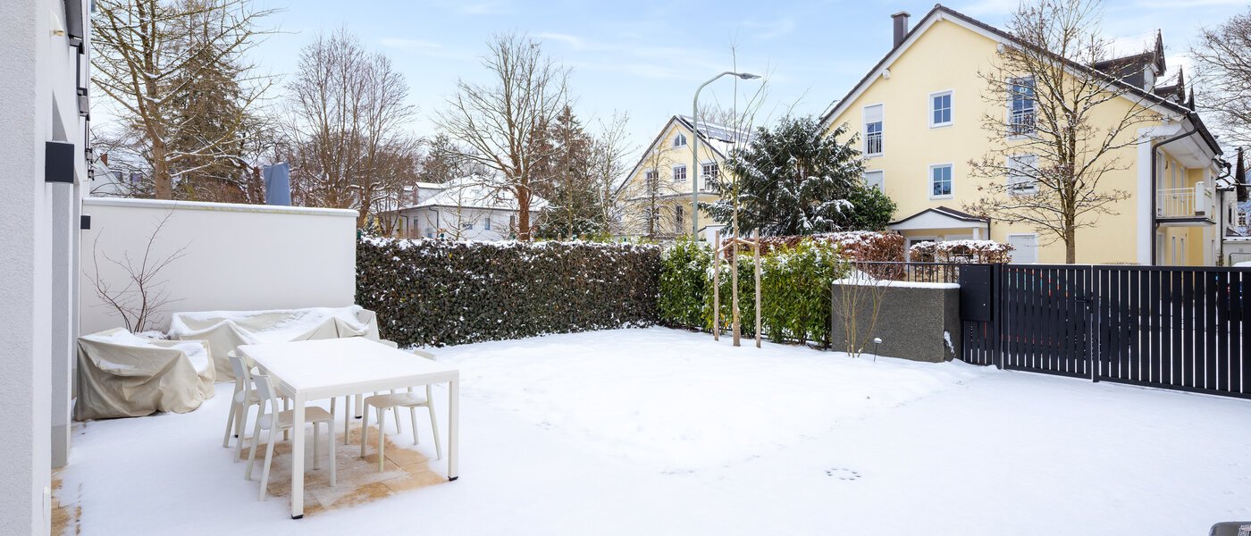 セミ・デタッチド・ハウス（一戸建てを二つに分けた家屋） München Pasing 02 庭 14721