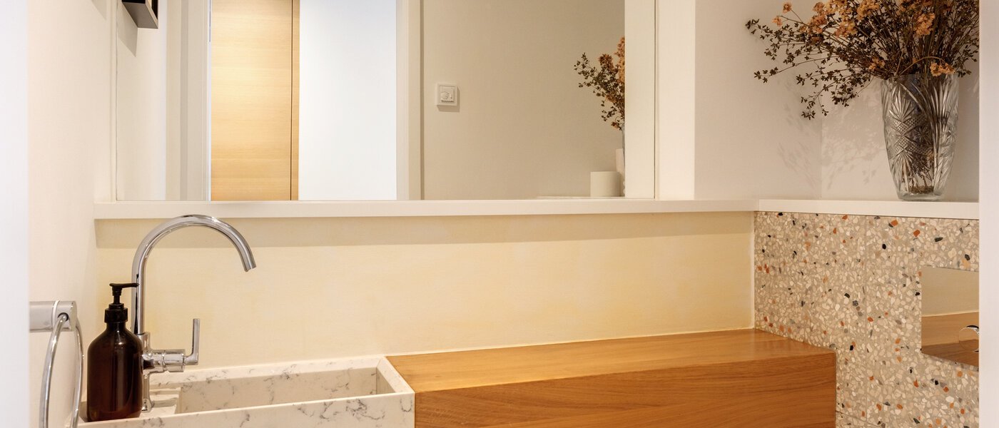 セミ・デタッチド・ハウス（一戸建てを二つに分けた家屋） München Pasing 01 ゲスト用 WC 14721