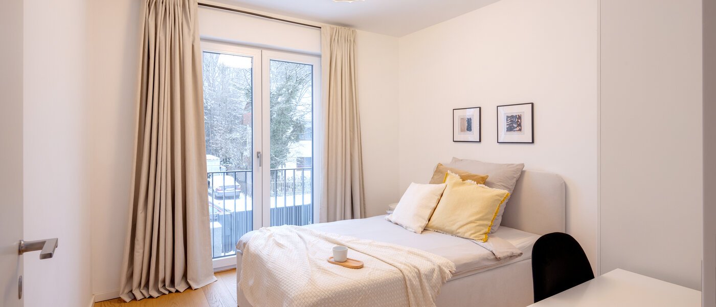 セミ・デタッチド・ハウス（一戸建てを二つに分けた家屋） München Pasing 01 2.　寝室 14721