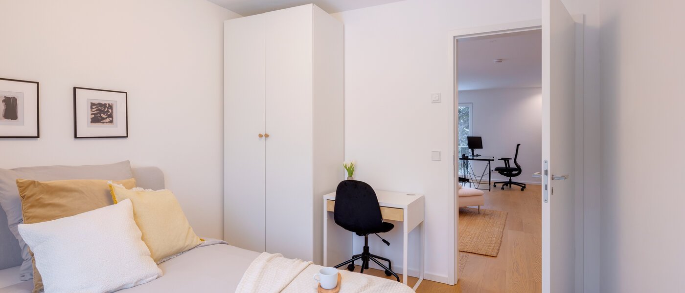 セミ・デタッチド・ハウス（一戸建てを二つに分けた家屋） München Pasing 02 2.　寝室 14721