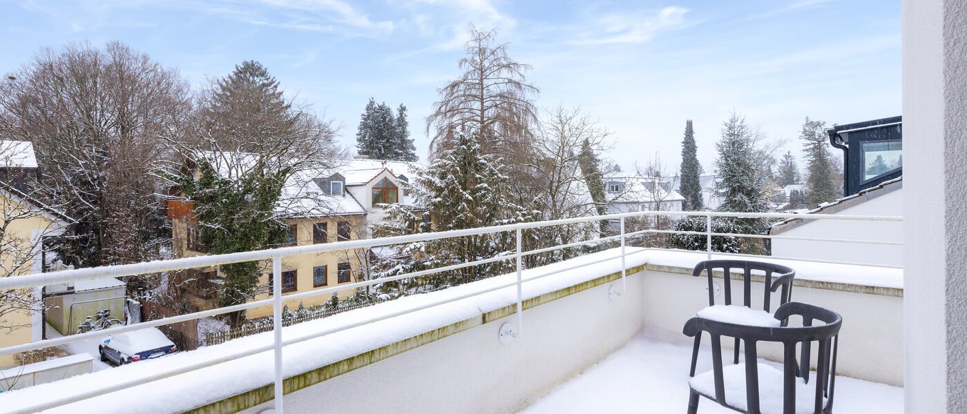 セミ・デタッチド・ハウス（一戸建てを二つに分けた家屋） München Pasing 01 ルーフテラス 14721