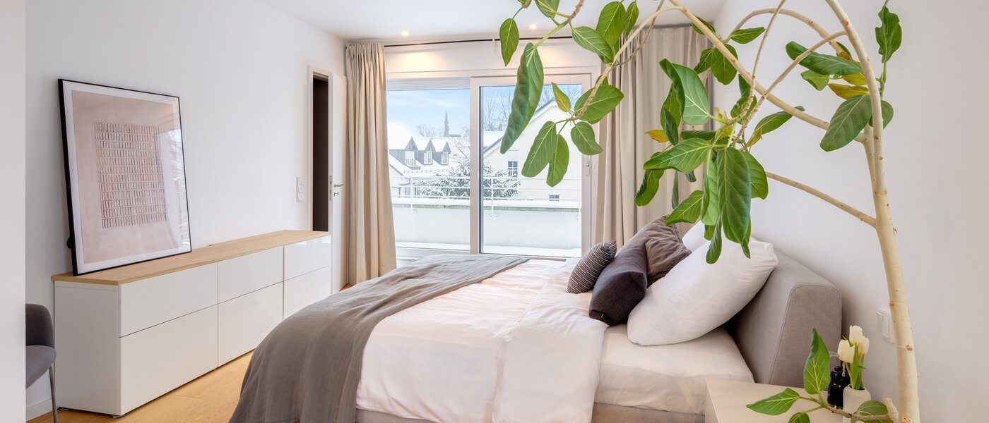 セミ・デタッチド・ハウス（一戸建てを二つに分けた家屋） München Pasing 01 1. 寝室 14721