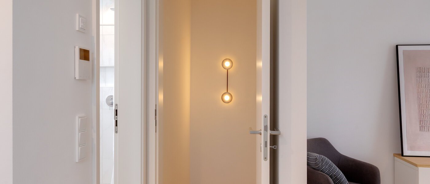 セミ・デタッチド・ハウス（一戸建てを二つに分けた家屋） München Pasing 03 1. 寝室 14721