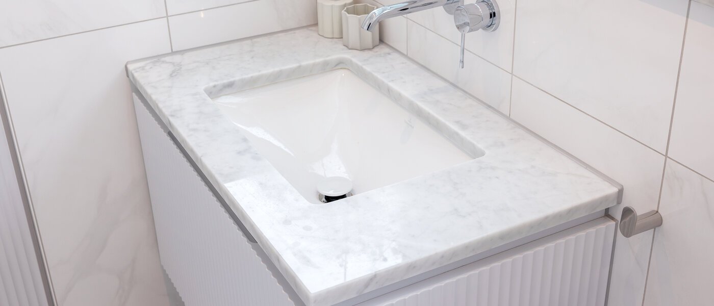 セミ・デタッチド・ハウス（一戸建てを二つに分けた家屋） München Pasing 03 1つめの浴室 14721