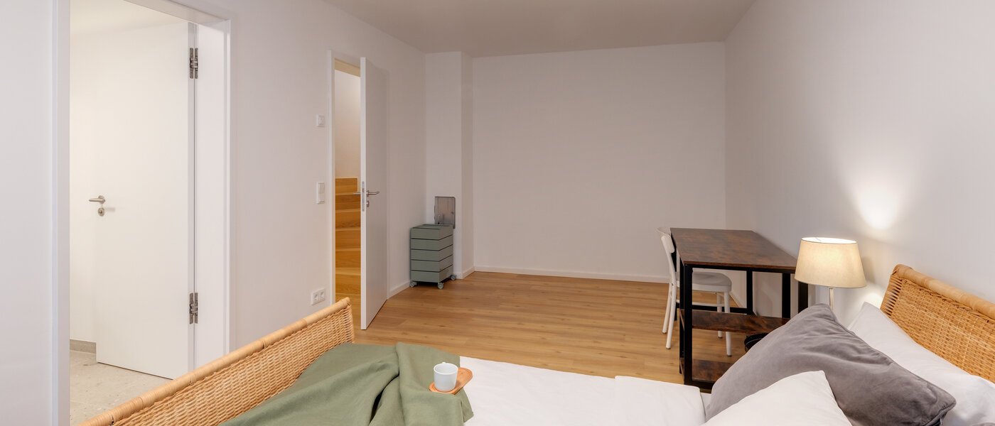 セミ・デタッチド・ハウス（一戸建てを二つに分けた家屋） München Pasing 03 ゲストルーム 14721