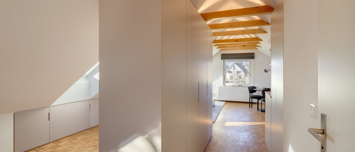 アティック・フラット（屋根裏） München Forstenried 01 玄関入り口 14733