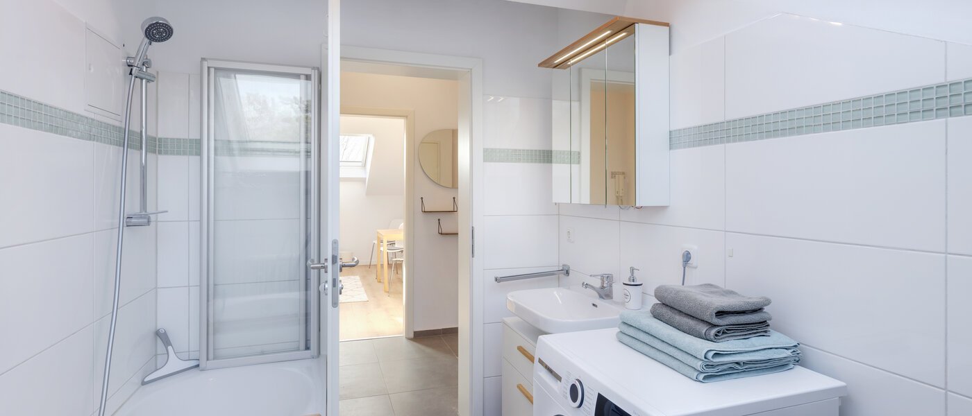 アティック・フラット（屋根裏） Gröbenzell 02 浴室 14746