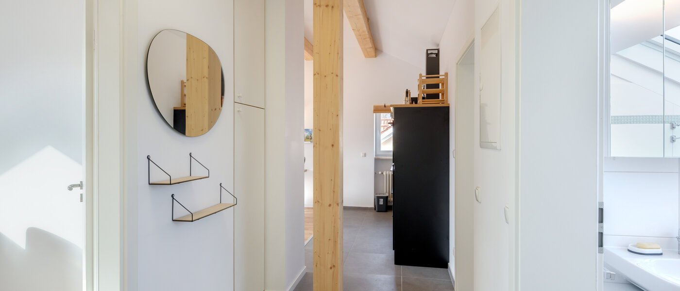 アティック・フラット（屋根裏） Gröbenzell 01 玄関入り口 14746