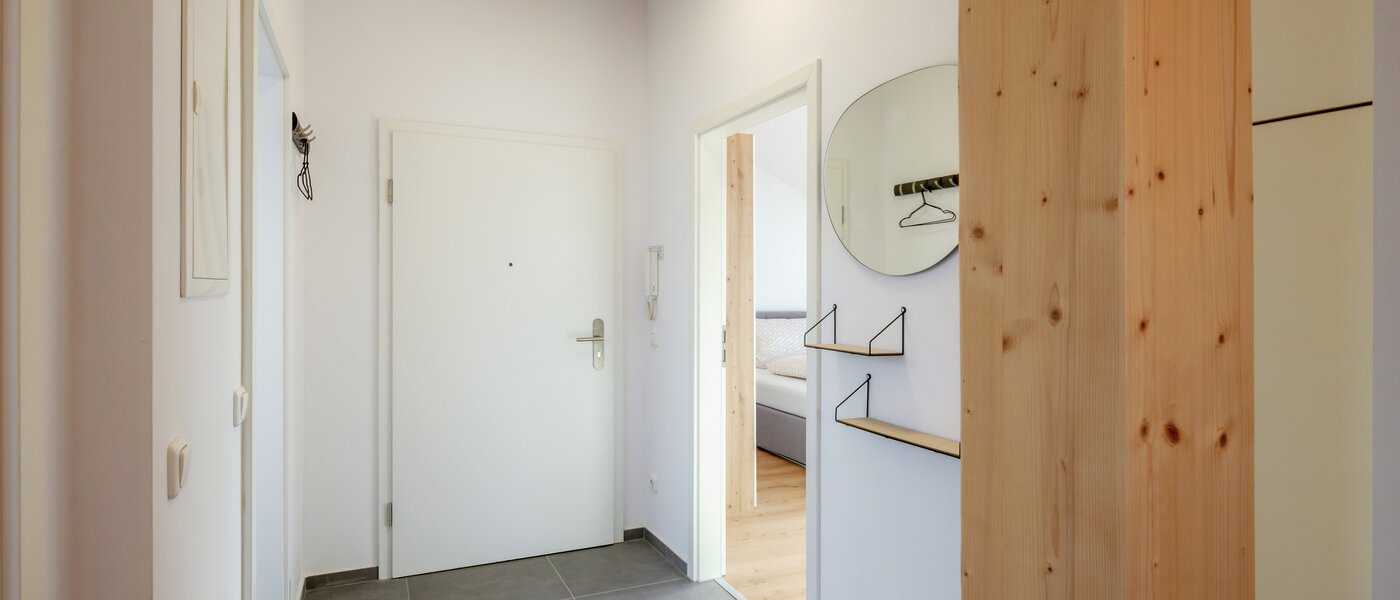 アティック・フラット（屋根裏） Gröbenzell 02 玄関入り口 14746