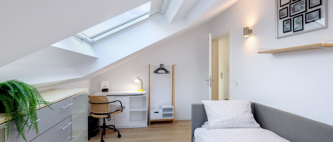 アティック・フラット（屋根裏） Gröbenzell 02 2.　寝室 14746