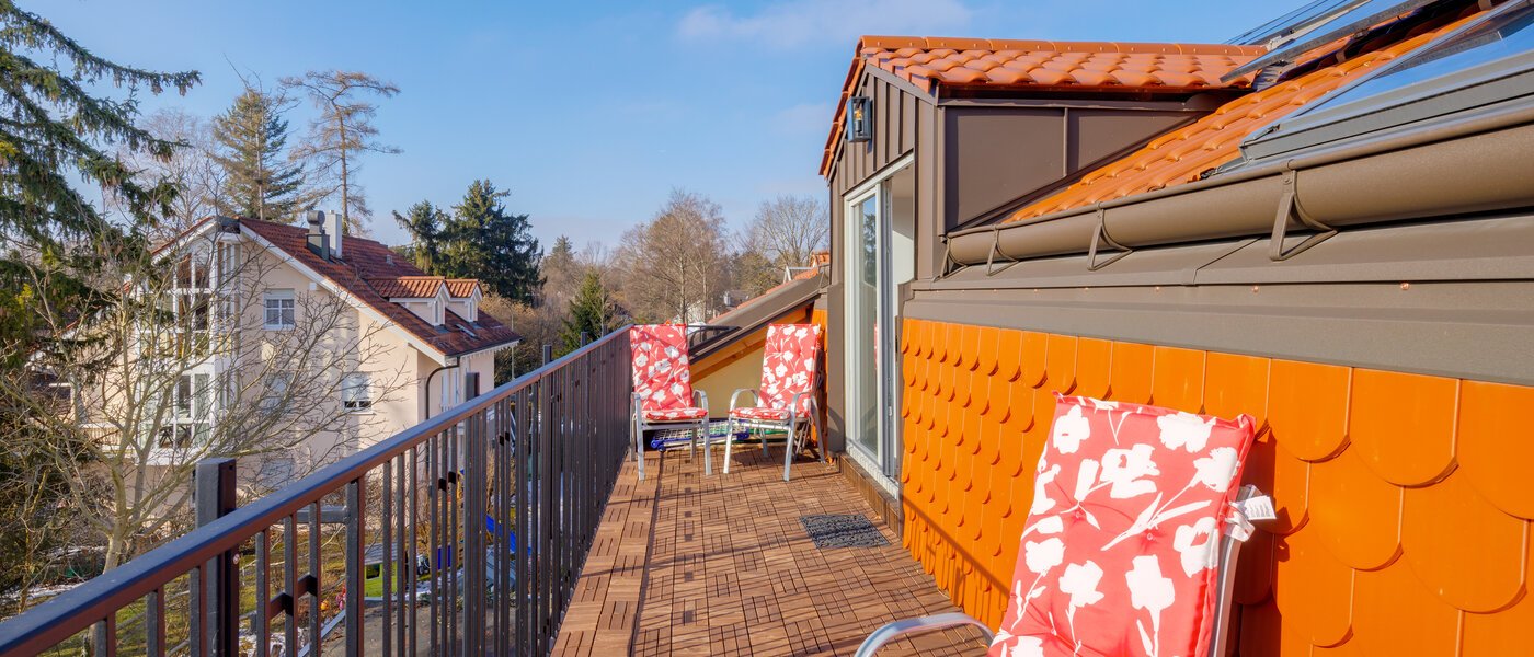 アティック・フラット（屋根裏） Gröbenzell 01 ルーフテラス 14746