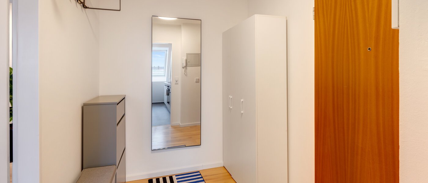 アティック・フラット（屋根裏） München Isarvorstadt 01 玄関入り口 14762