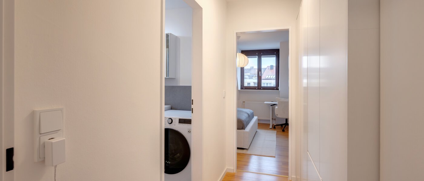 アティック・フラット（屋根裏） München Isarvorstadt 04 玄関入り口 14762