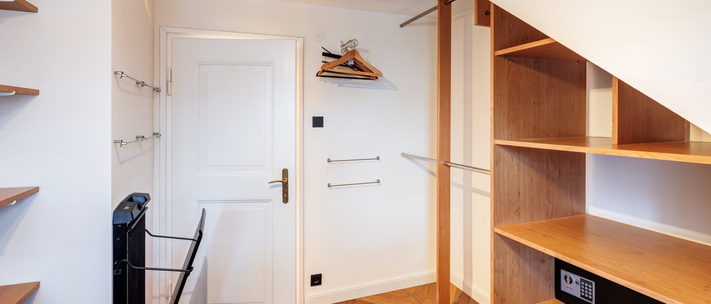 テラスハウス München Schwabing 02 ウォークイン・カップボード 14779