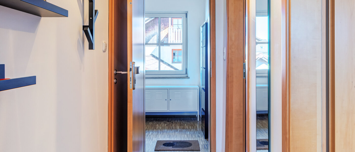 マンション Emmering Fürstenfeldbruck 02 玄関入り口 14789