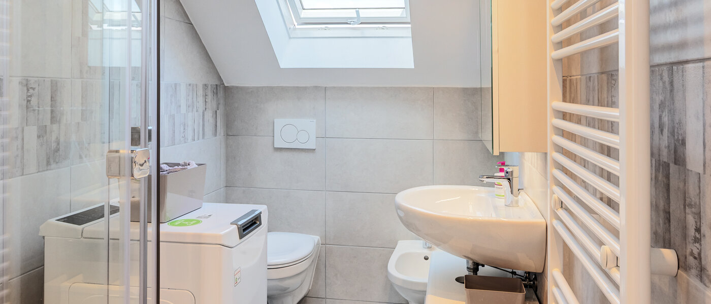 アティック・フラット（屋根裏） München Trudering 01 浴室 14792