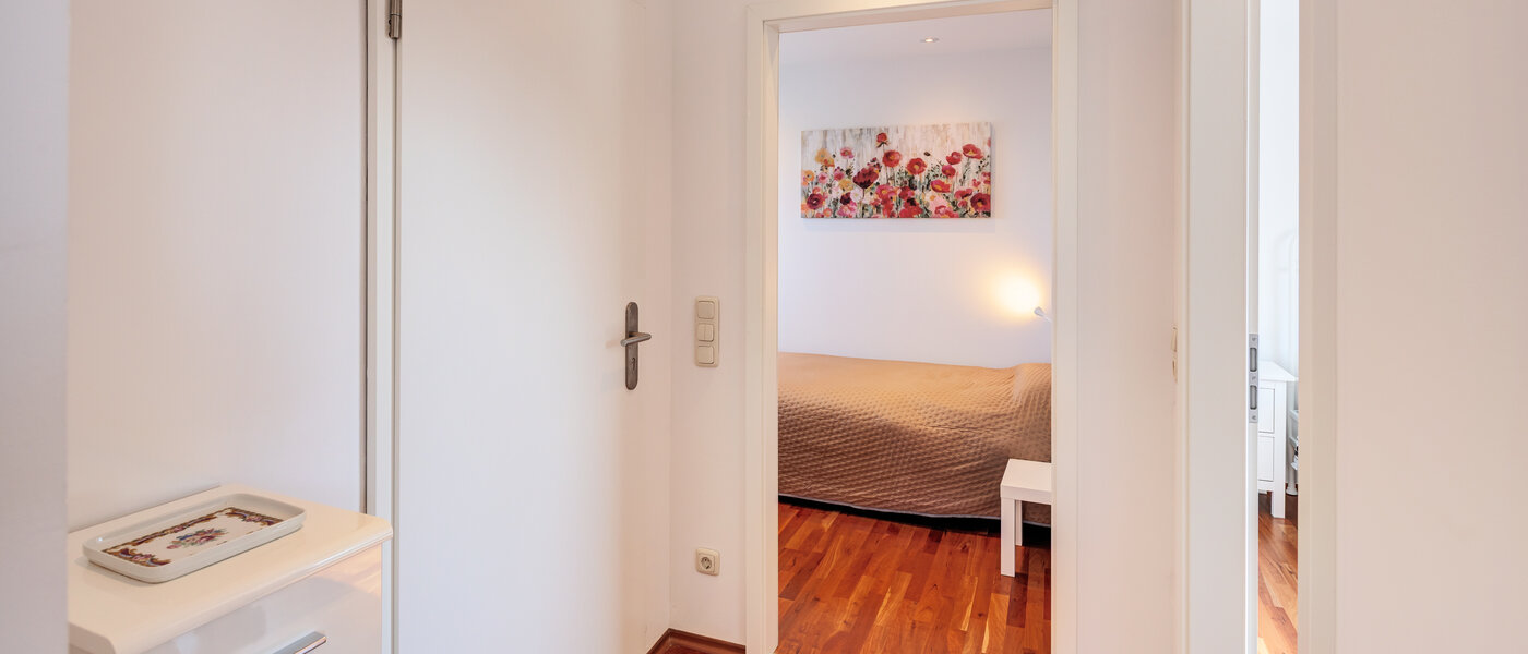 アティック・フラット（屋根裏） München Trudering 01 玄関入り口 14792