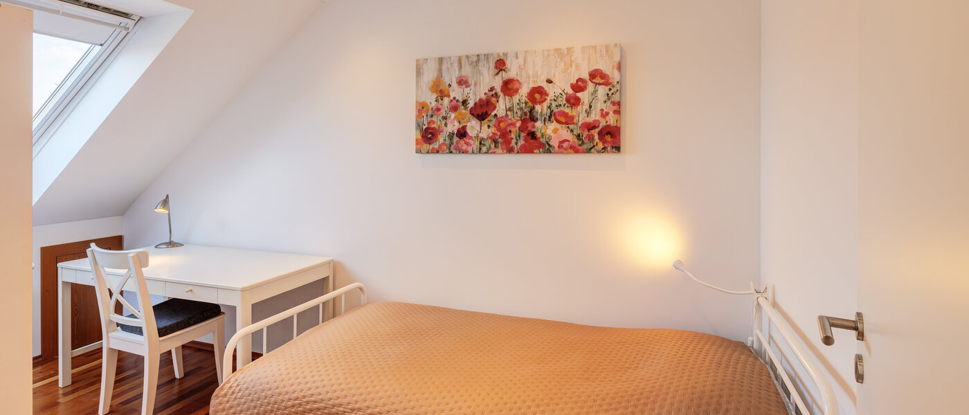 アティック・フラット（屋根裏） München Trudering 01 2.　寝室 14792
