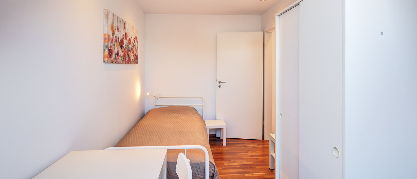 アティック・フラット（屋根裏） München Trudering 02 2.　寝室 14792