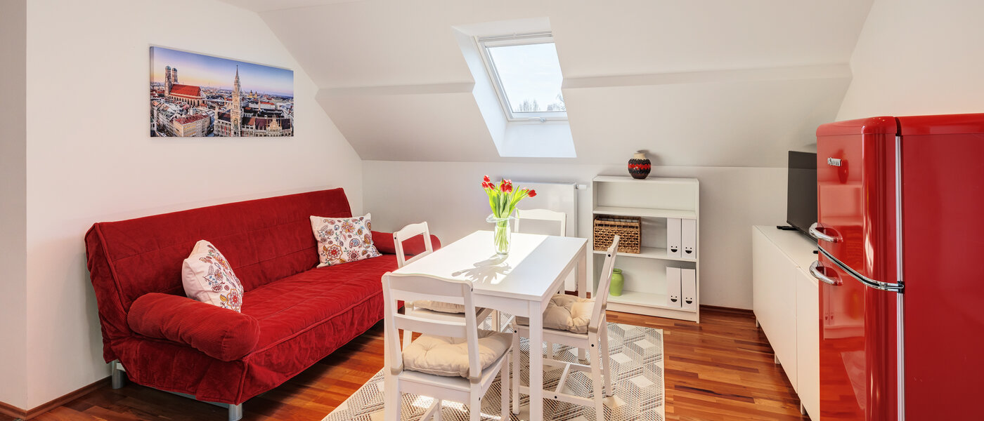 アティック・フラット（屋根裏） München Trudering 01 リビングエリア 14792