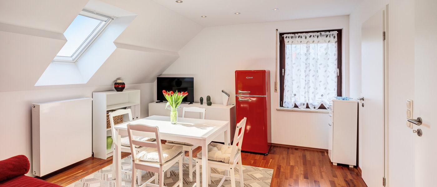 アティック・フラット（屋根裏） München Trudering 02 リビングエリア 14792