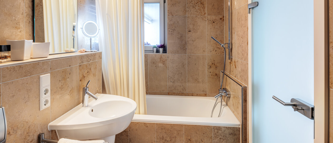 アティック・フラット（屋根裏） München Ludwigsvorstadt 01 浴室 14803